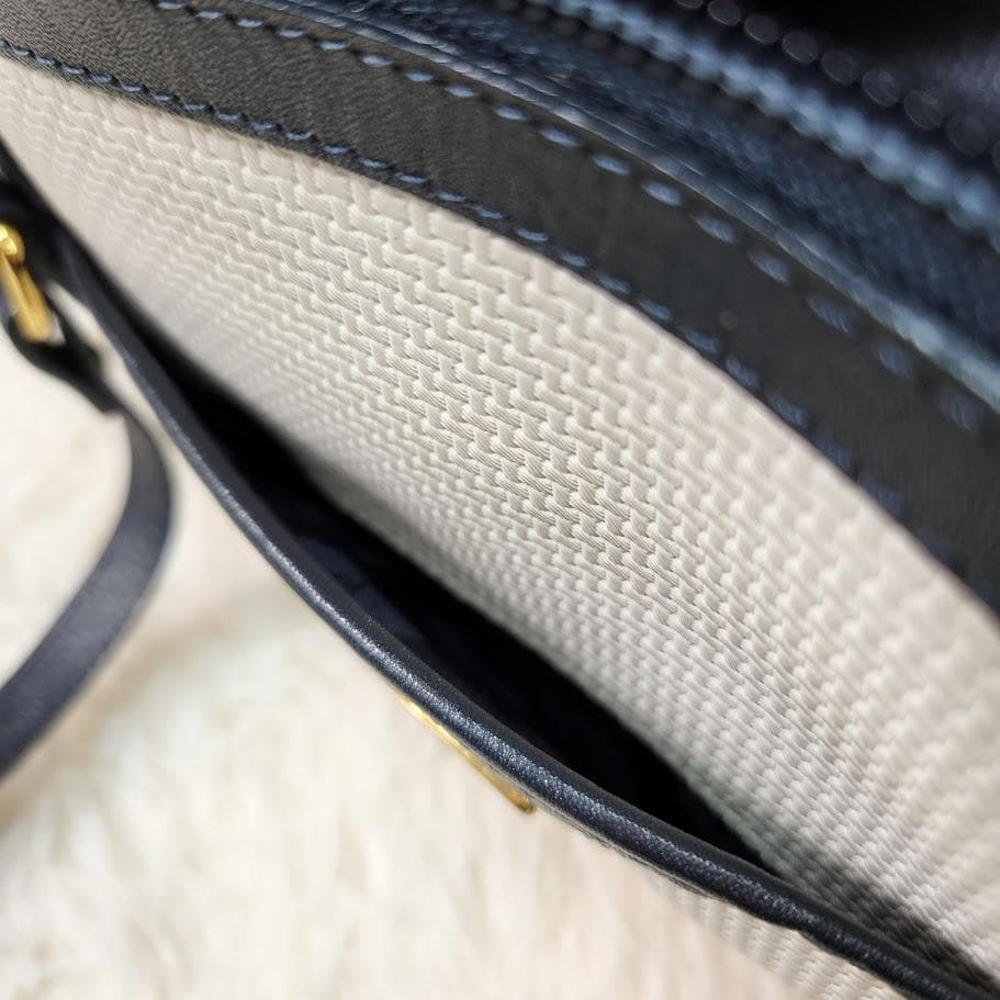 【希少】イヴサンローラン ハンドバッグ 三角ロゴ ホワイト 筒形