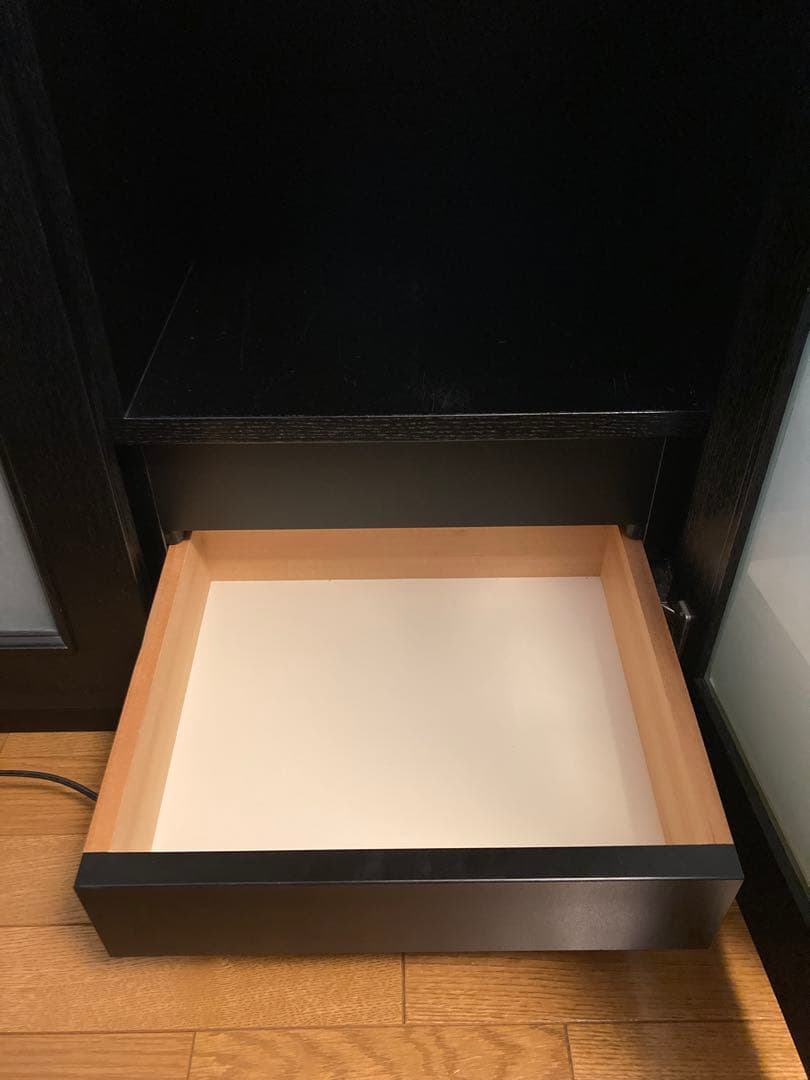 飾り棚　オーダー家具　マットなブラック　美品　ガラス彫刻