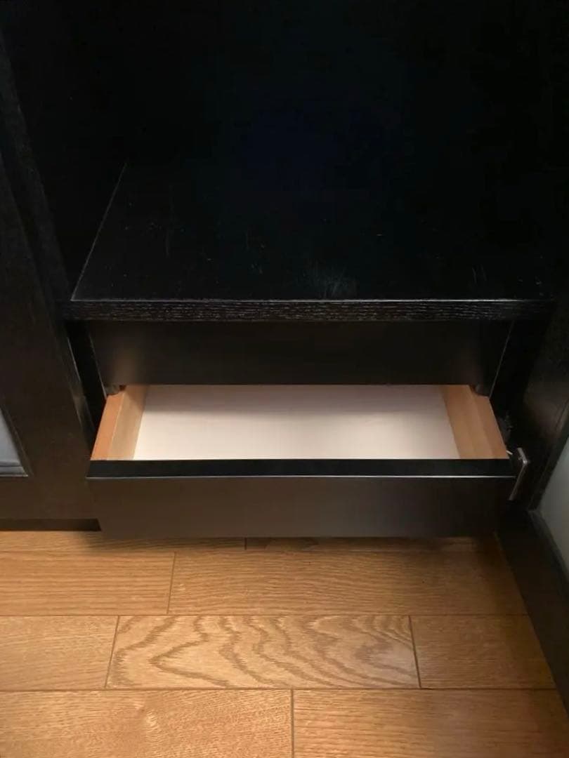 飾り棚　オーダー家具　マットなブラック　美品　ガラス彫刻