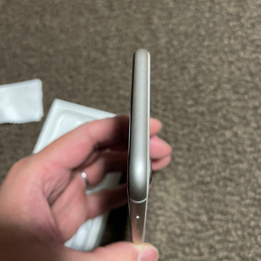 iPhone SE (第3世代) 128GB 箱あり、充電ケーブル未使用