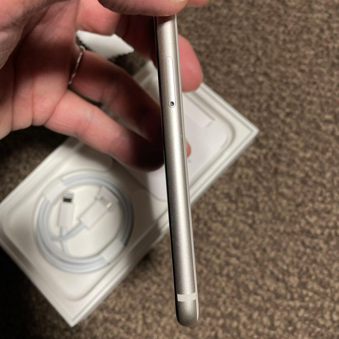 iPhone SE (第3世代) 128GB 箱あり、充電ケーブル未使用