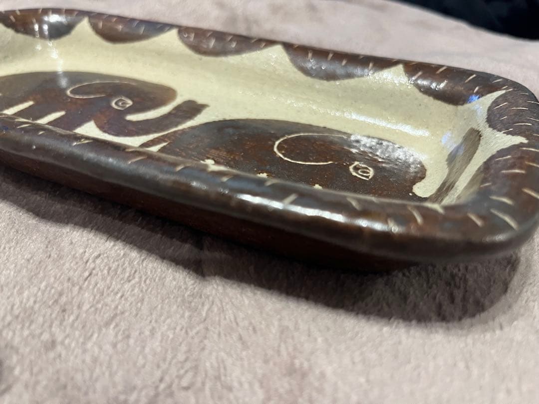 大人気　工房十鶴　象の絵柄 陶器製長方形皿