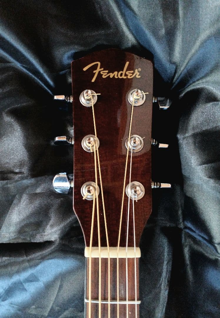 【送料込】美品　フェンダー　純正ストラップ&純正ソフトケース付　整備済み新品弦