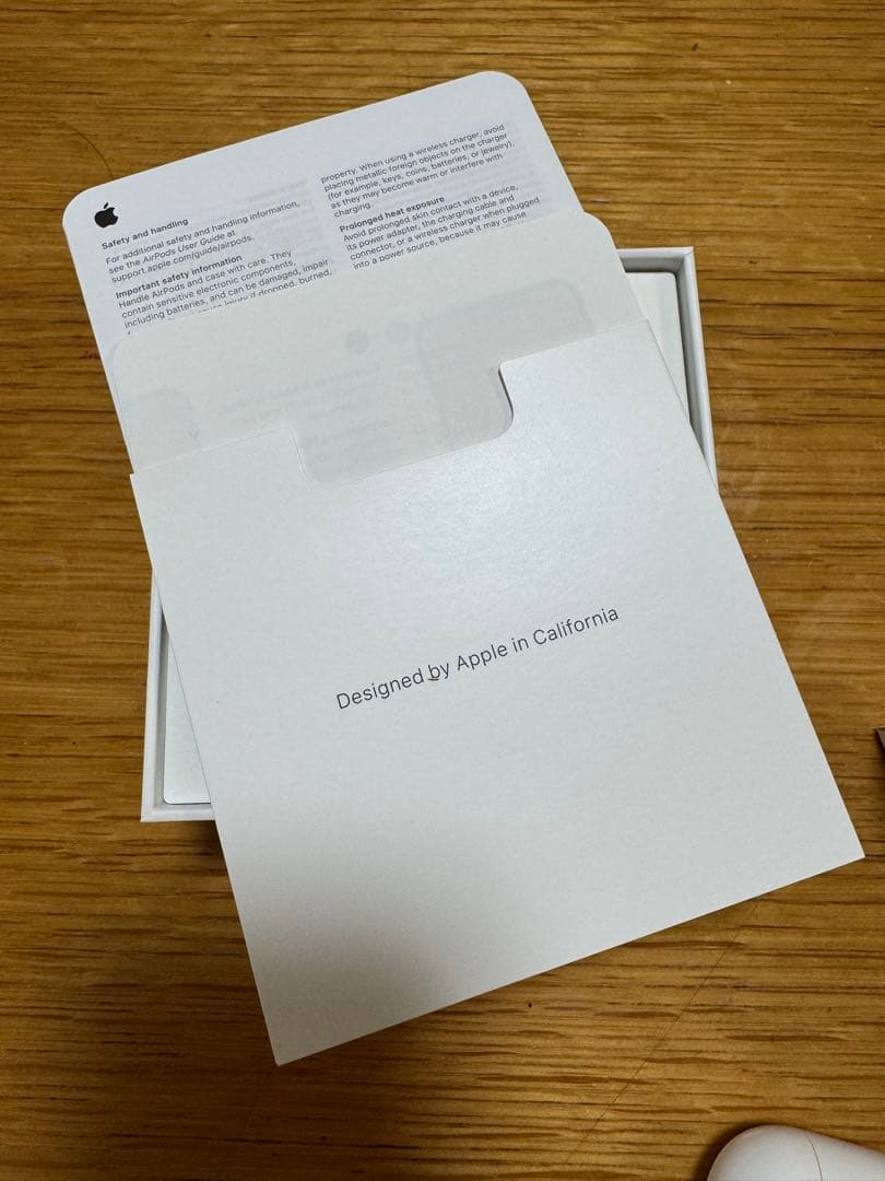 【極美品】AirPods Pro 2 (Magsafe対応、ライトニング)