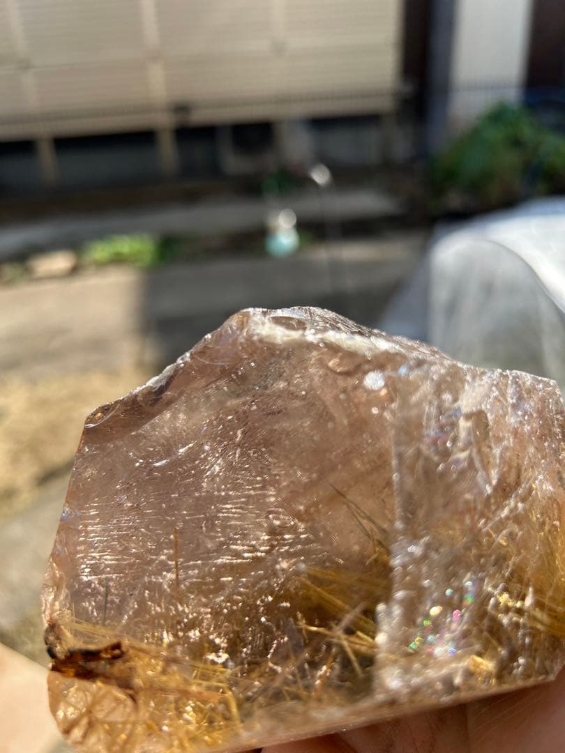 スモーキー太陽ルチルクォーツ天然石レインボー入　西に金運を