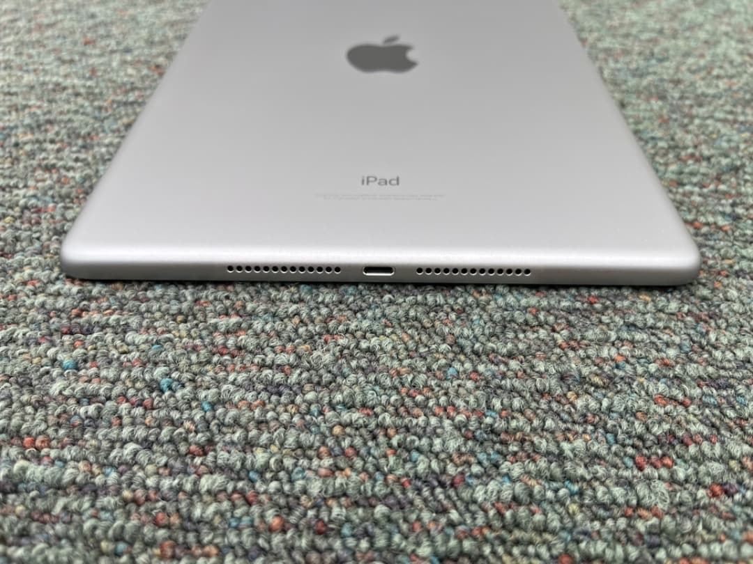 【美品】iPad5　第5世代　Wi-Fi+Cellular　simフリー　820