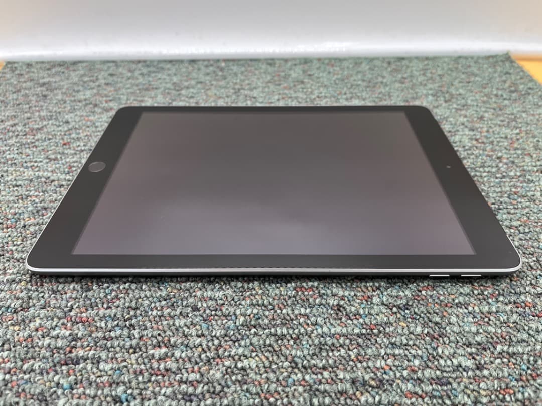 【美品】iPad5　第5世代　Wi-Fi+Cellular　simフリー　820