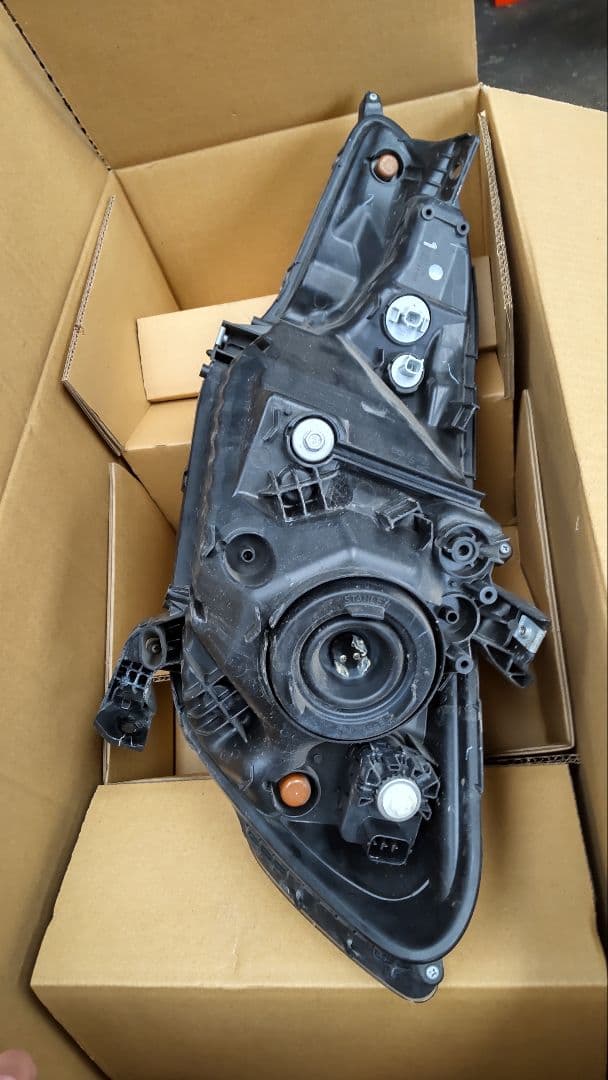 GP5フィット　ヘッドライトユニット左右