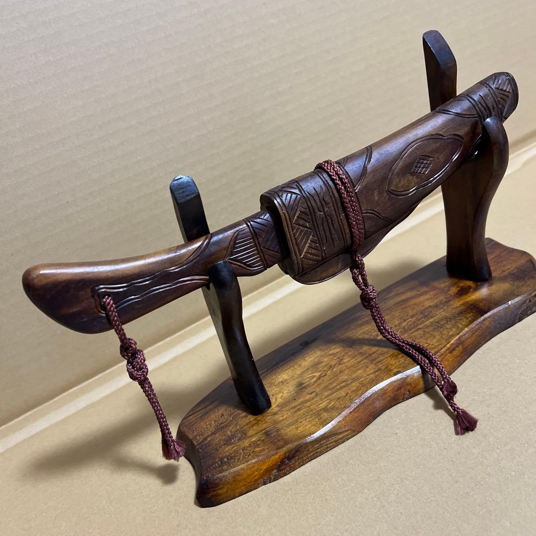 アイヌ　北海道　お土産 木製刀型装飾品 スタンド付き 約30cm