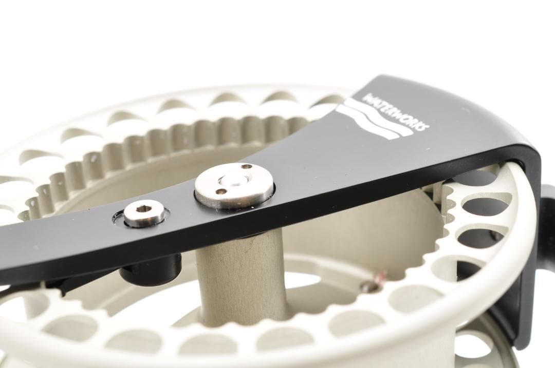 WATERWORKS フライリール シルバー/ブラック