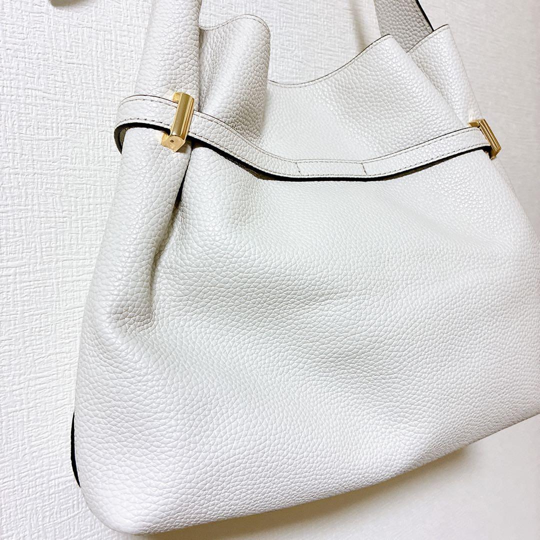 未使用級✨フルラ　アウラ　ショルダーバッグ　ワンショルダー　現行　レザー