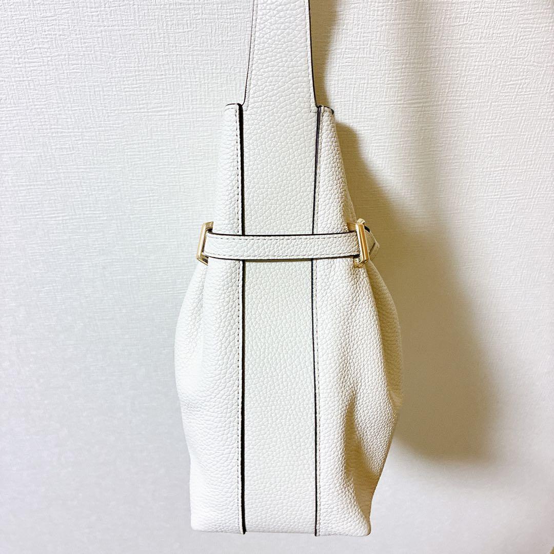 未使用級✨フルラ　アウラ　ショルダーバッグ　ワンショルダー　現行　レザー