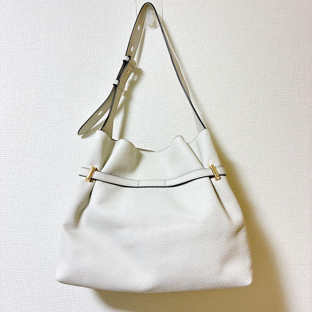 未使用級✨フルラ　アウラ　ショルダーバッグ　ワンショルダー　現行　レザー