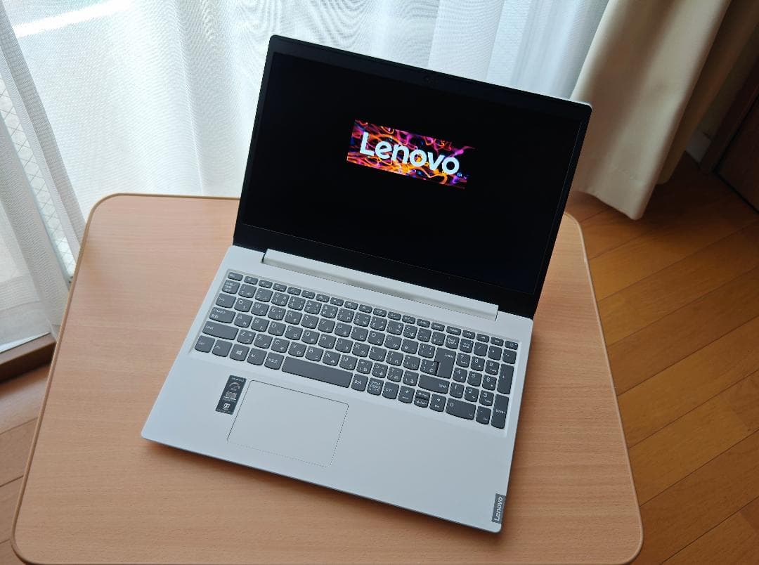 Lenovo Idiapadノートパソコン ホワイト