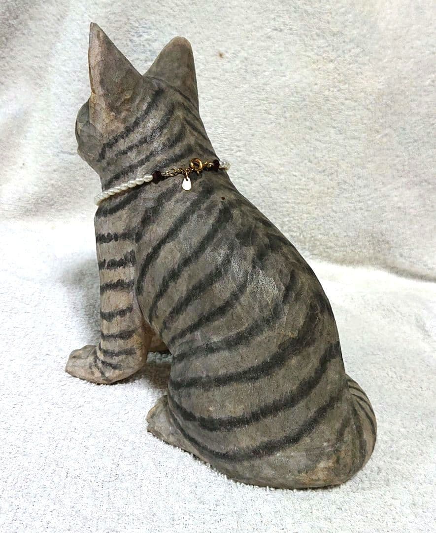 愛らしい猫の置物 T164