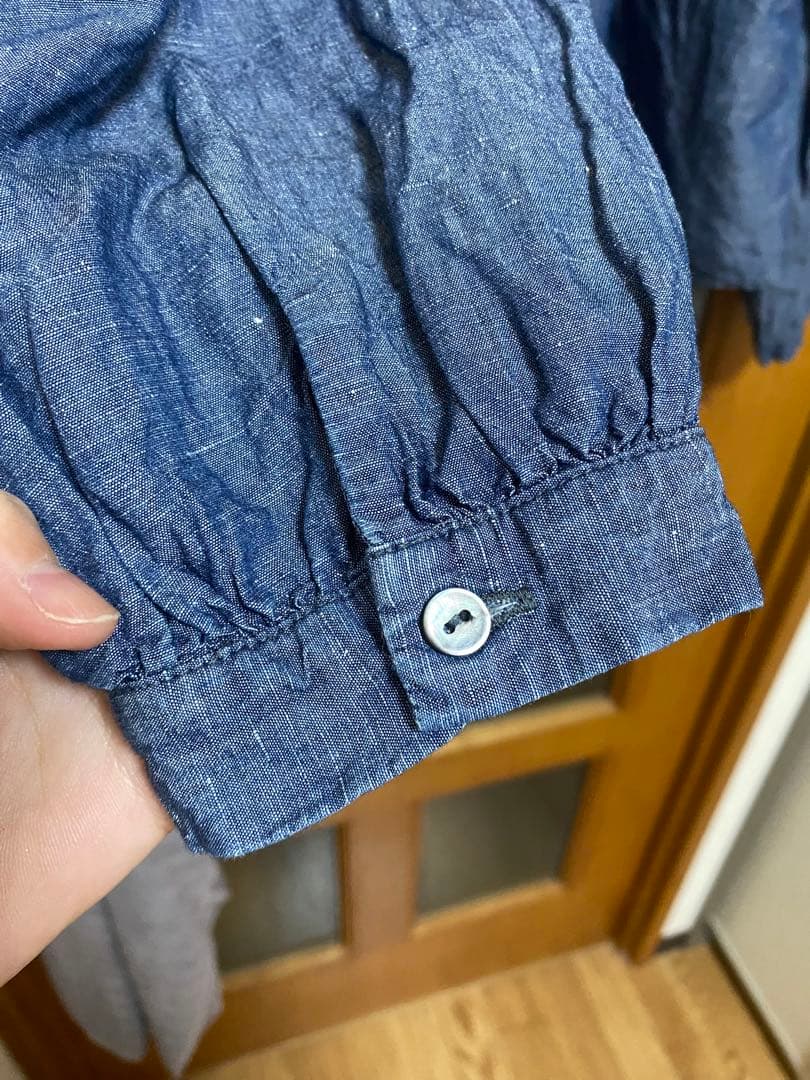 ダークブルー フリル付き長袖シャツ