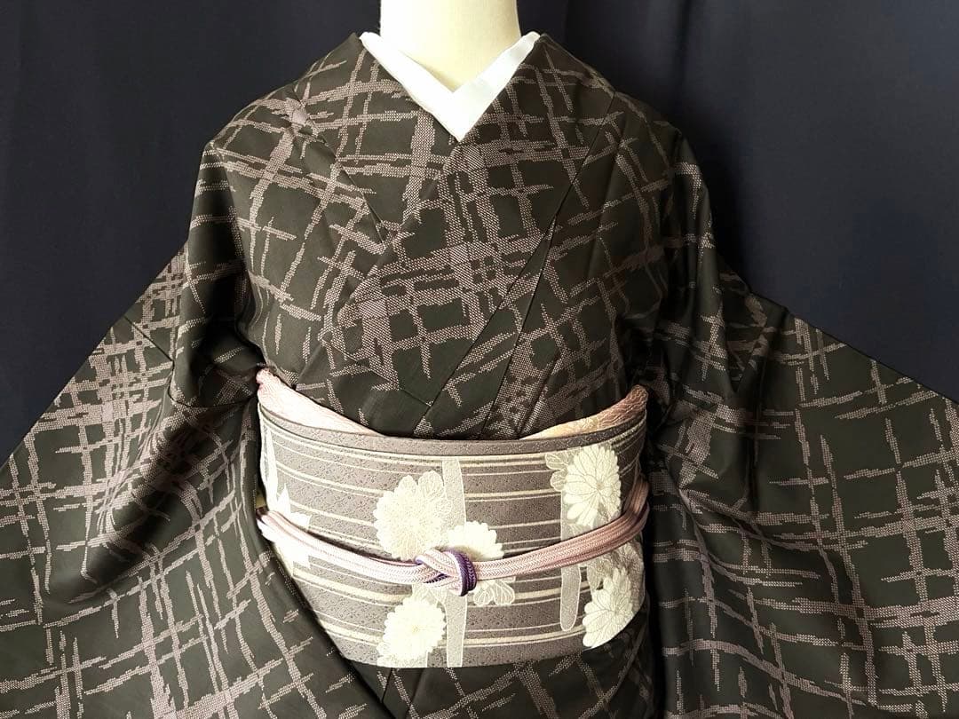 【本場大島紬・名古屋帯セット】　スタイリッシュ　 本泥染め9マルキ　吉祥文