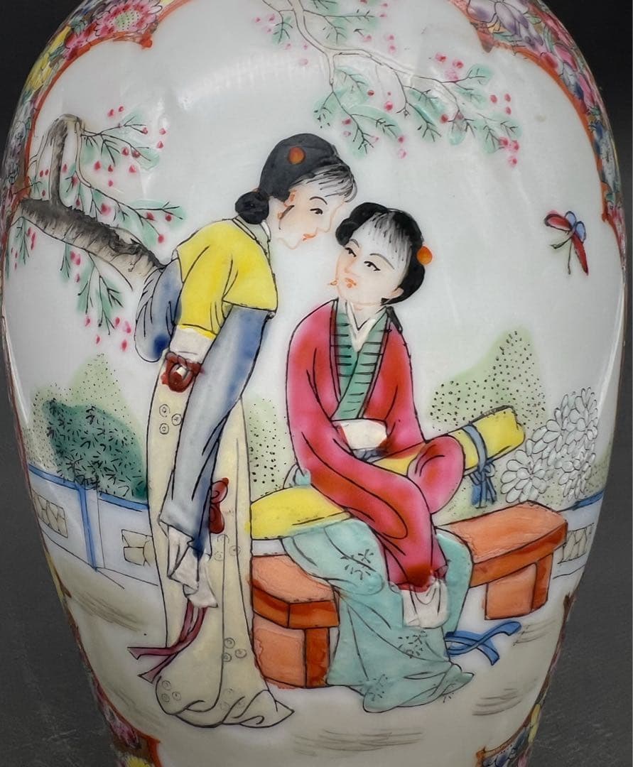 中国美術 古玩 萬花錦地 仕女紋樣 大花瓶 大清乾隆年製