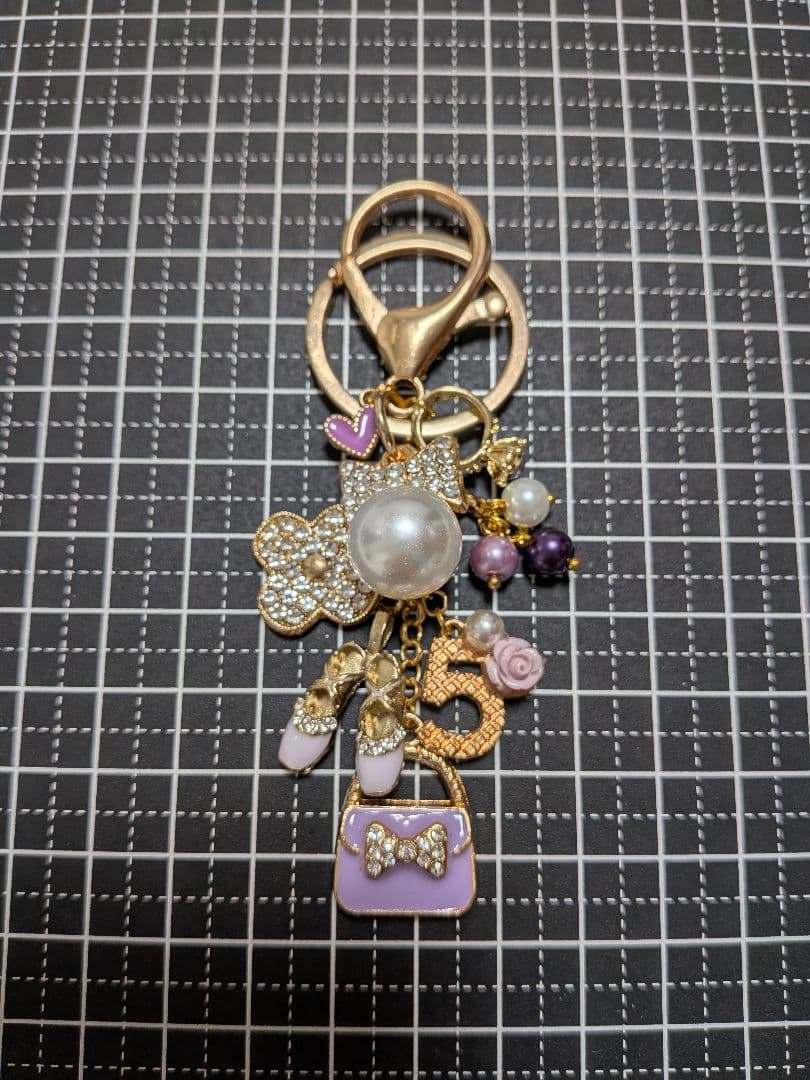 ハンドメイドチャーム　バッグチャーム　カメリア　ミニバッグ　タッセル　黒ピンク