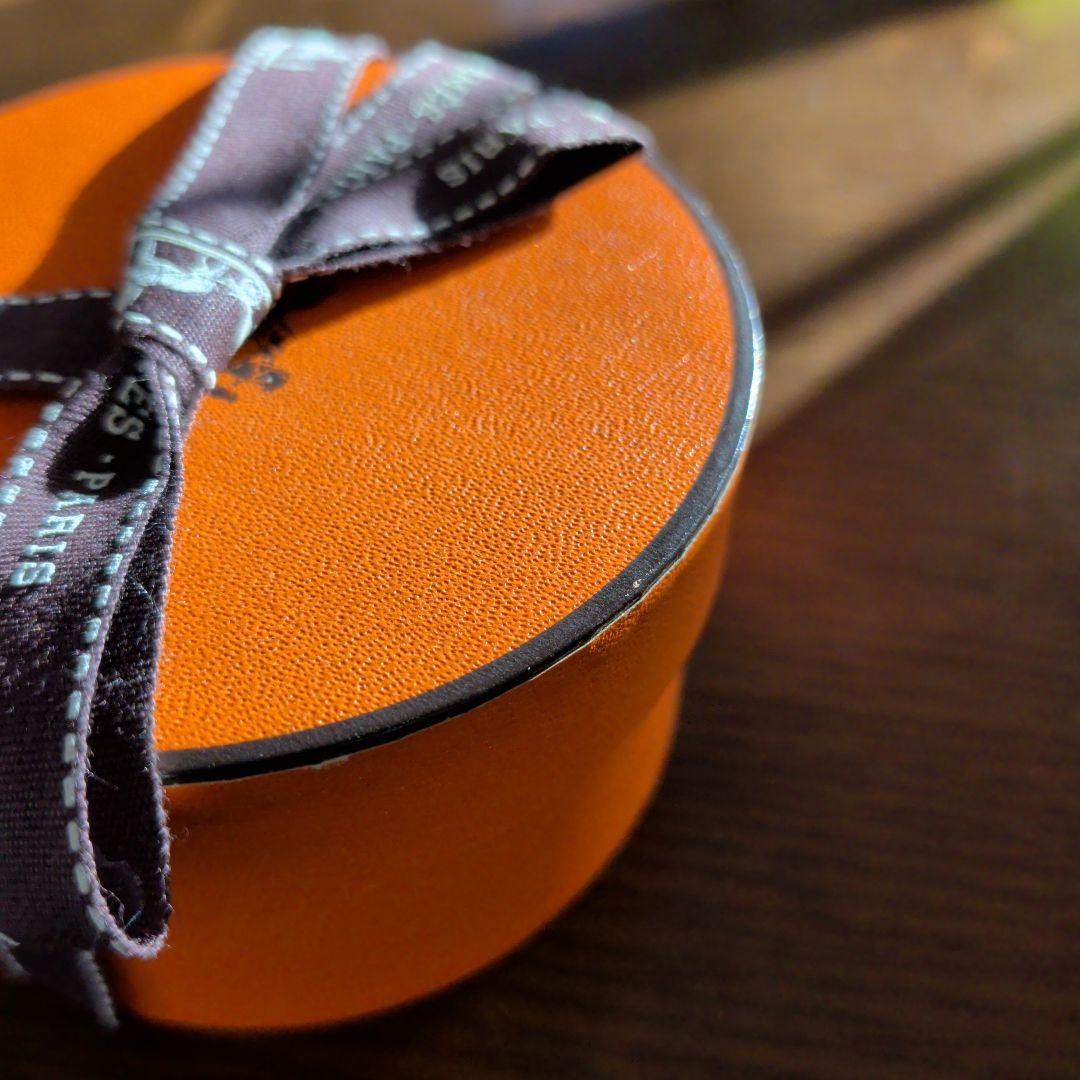 エルメス　HERMES 　非売品　オルゴール　 手巻き　リボン付き丸型