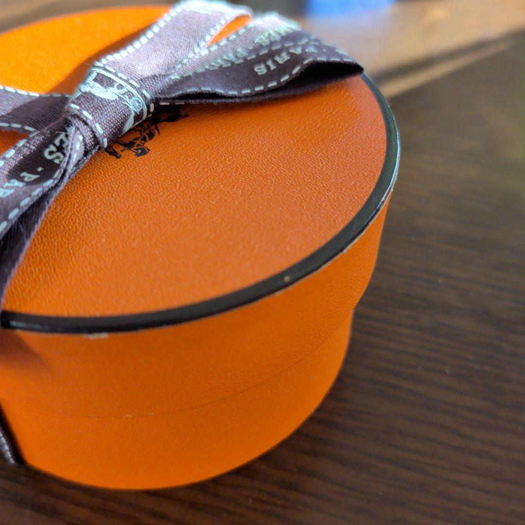 エルメス　HERMES 　非売品　オルゴール　 手巻き　リボン付き丸型