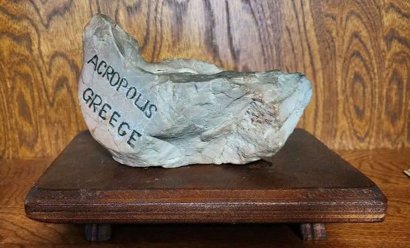 アクロポリスの石の置物