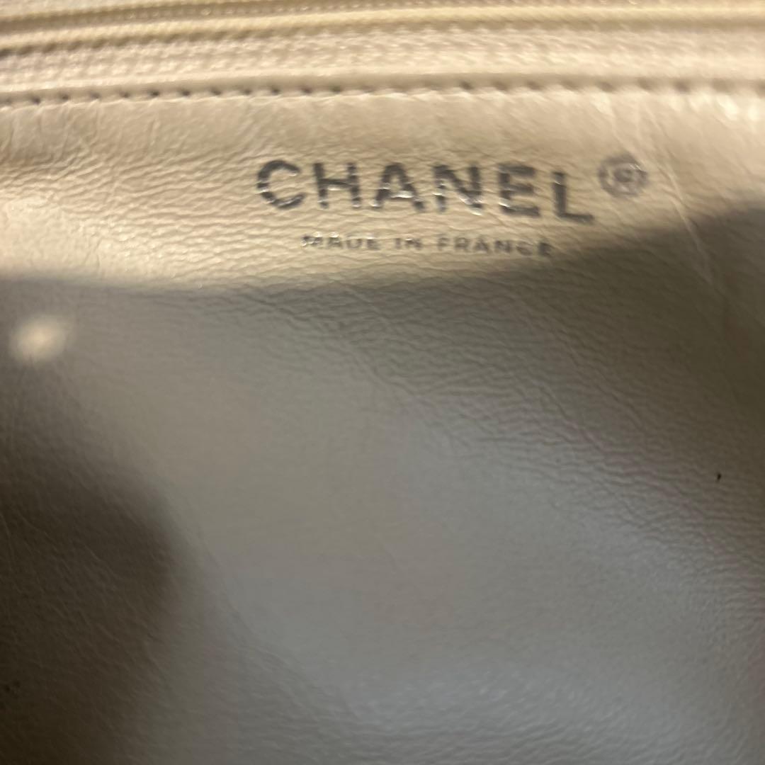 CHANEL ホワイトレザー ショルダーバッグ