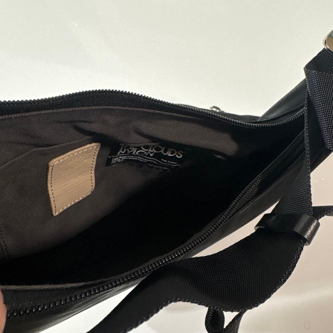 超美品ラシット ナイロン ラウンドショルダーバッグ 金具シルバー