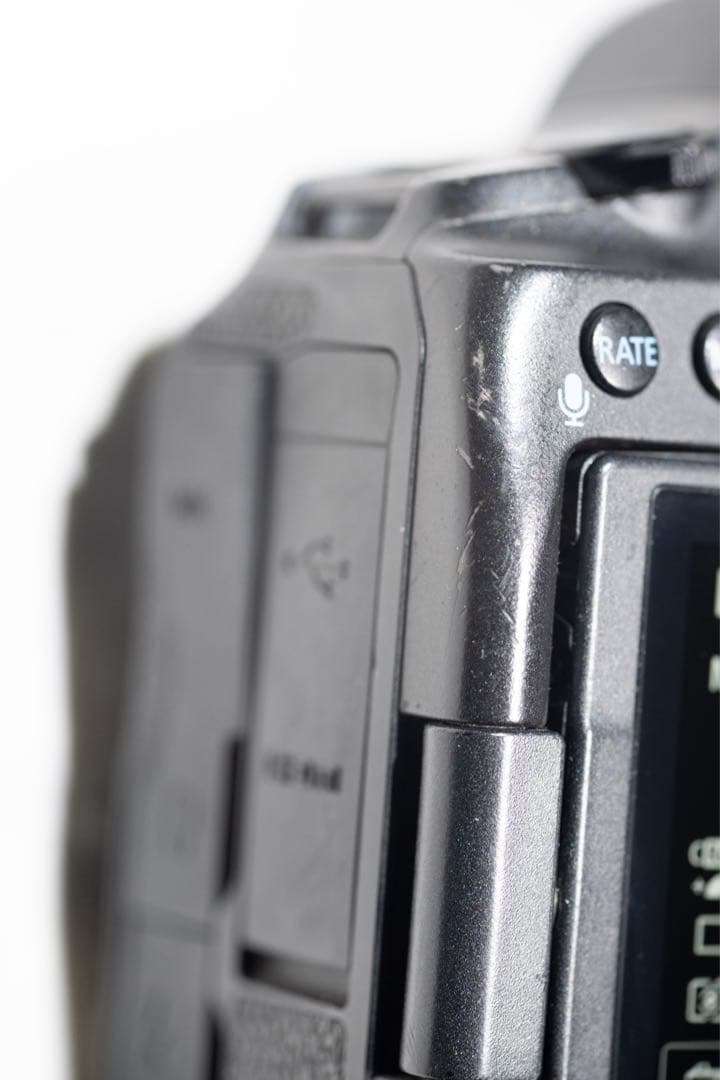 Canon EOS R5 本体　キズあり　バッテリーとチャージャーなし