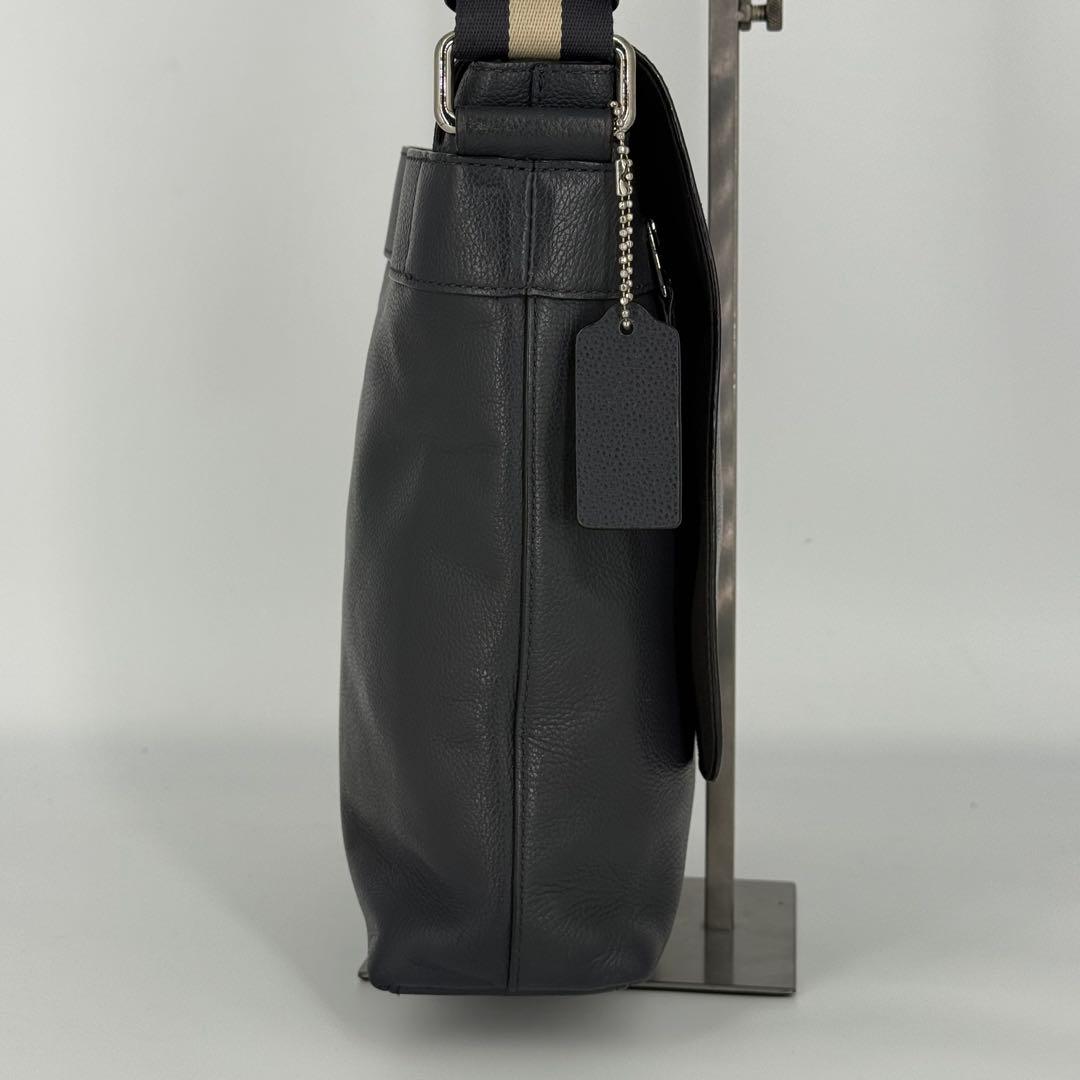 COACHコーチ チャールズ ショルダーバッグ レザー ネイビー紺 F72362