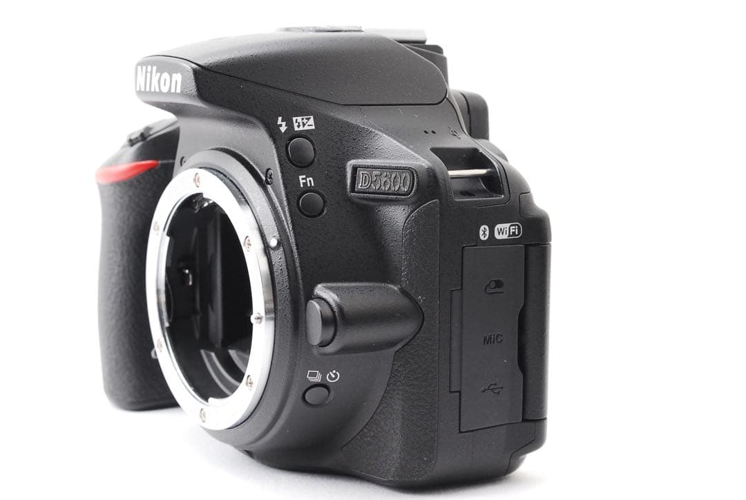 美品❤️Nikon D5600 ダブルレンズ❤️Wi-Fi搭載　スマホ転送　高画質