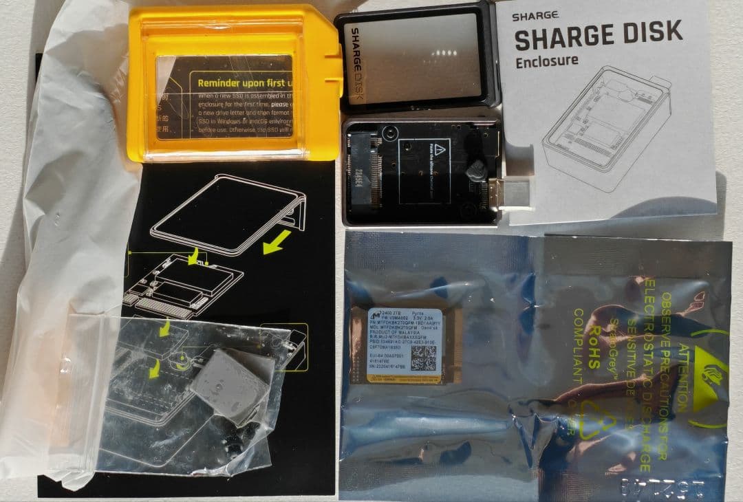 Micron CLIENT 2400 M.2 2.3MM SSD ケース付