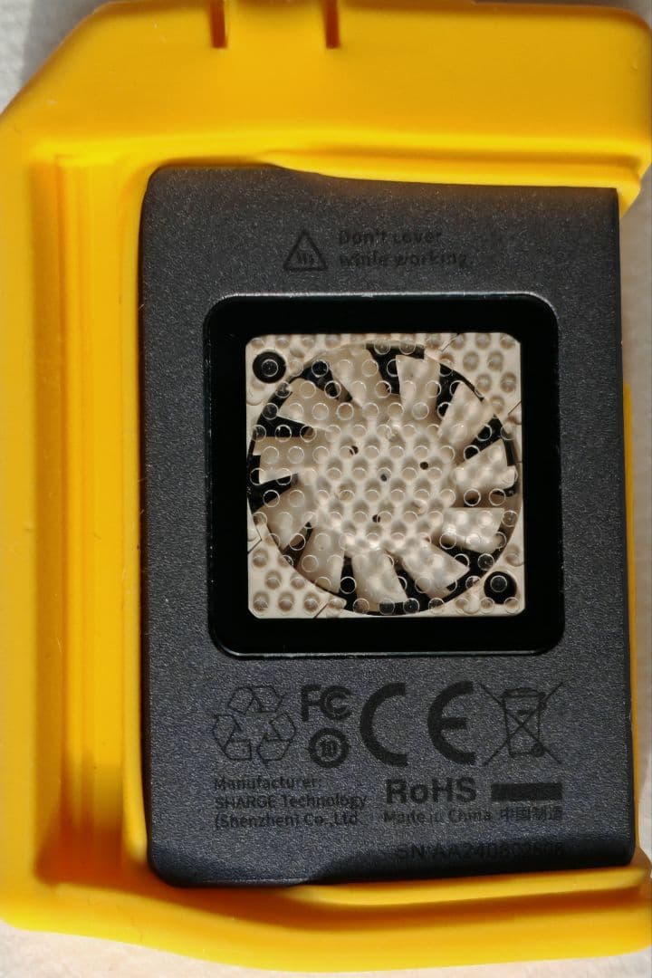 Micron CLIENT 2400 M.2 2.3MM SSD ケース付