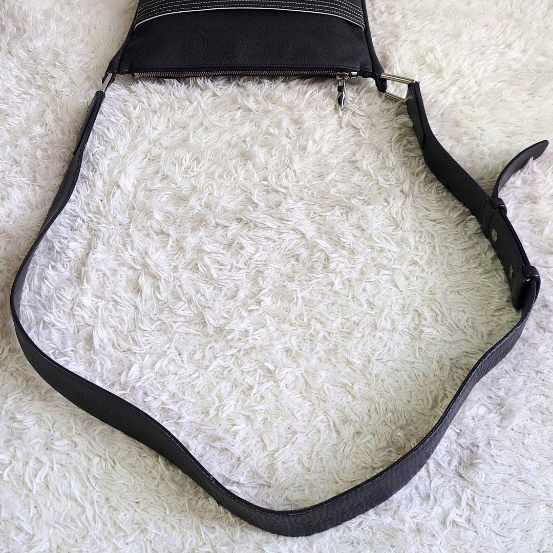 ロエベ ショルダーバッグ リピートアナグラム エンボス PVC 斜め掛け 黒