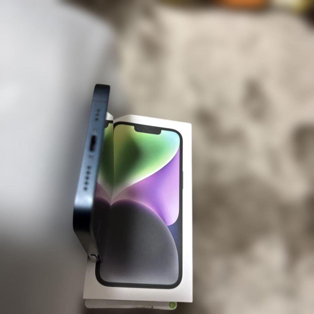 iPhone14 本体　カラー、ミッドナイト、ケースとミッキー携帯ケース付き