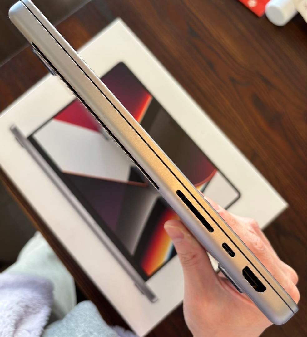 美品 Apple MacBook Pro M1 16GB 512GB 14in