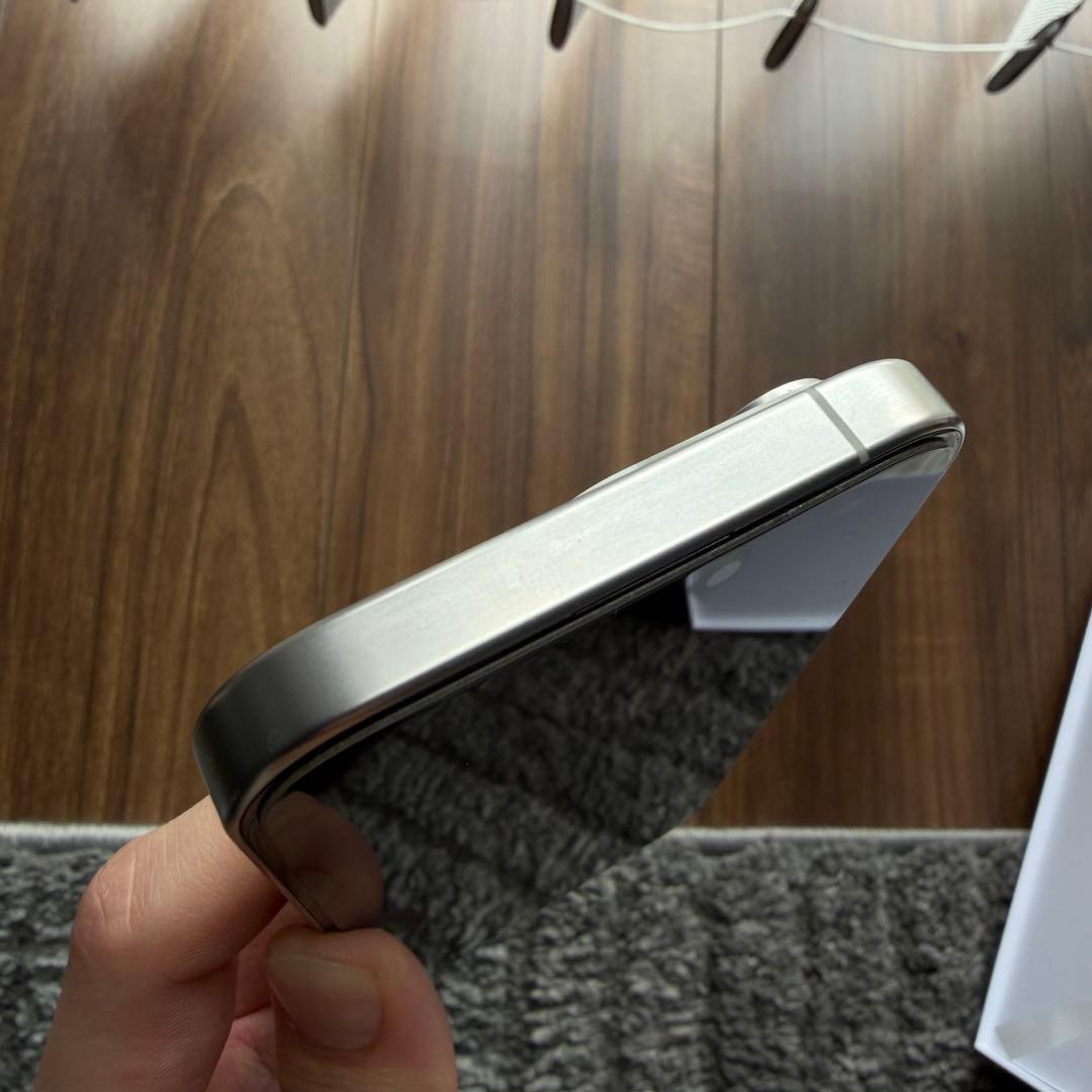 【本体】Apple iPhone 15Pro シルバー 256GB