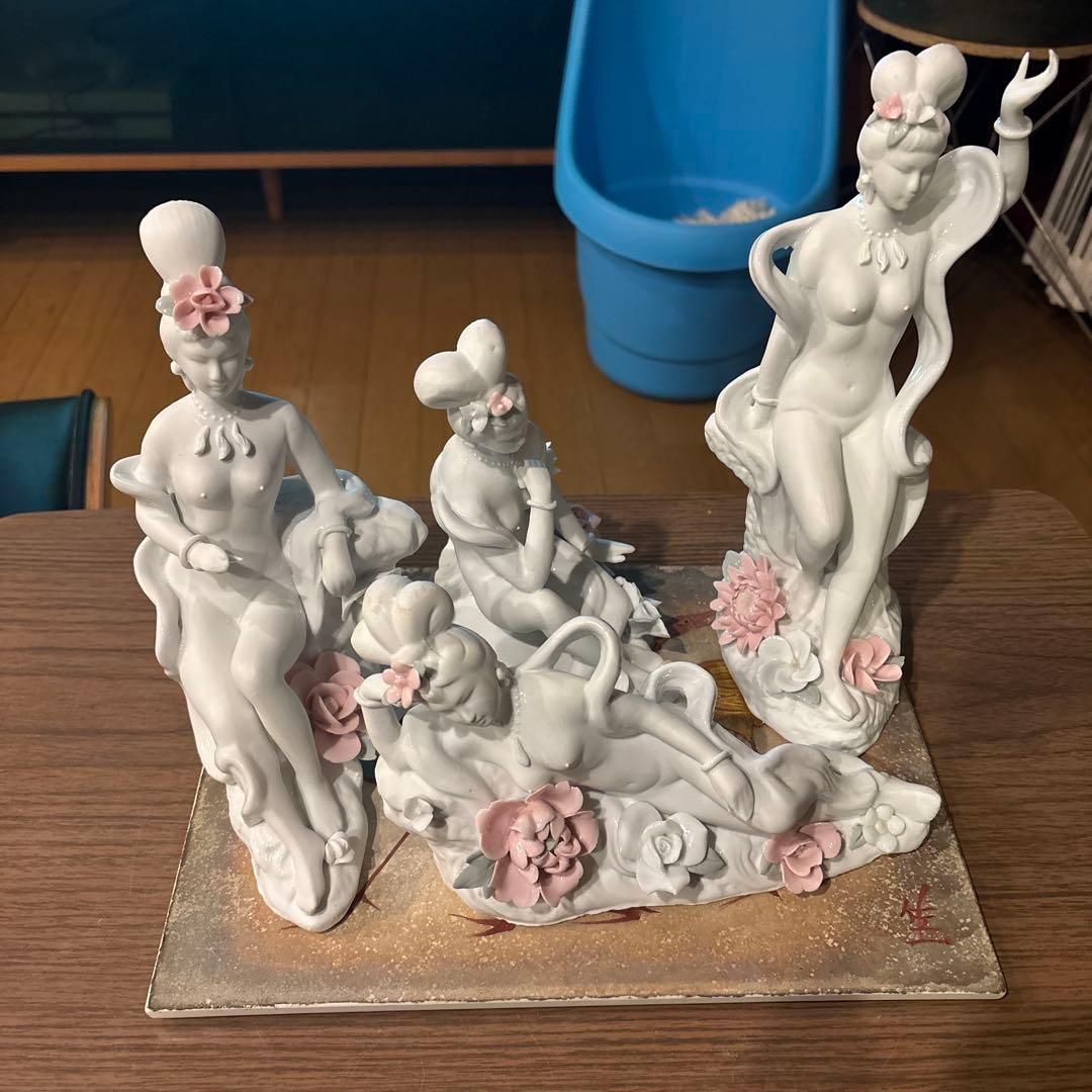 裸婦ヌード女性像の陶器置物4体セット