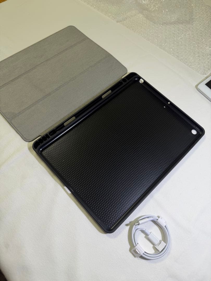 【美品】iPad 第8世代 32GB シルバー Wi-Fiモデル 動作良好