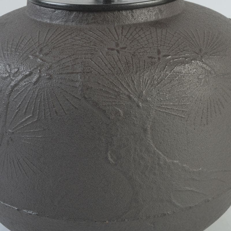 茶道具　釜師　菊池政光作　松文　阿弥陀釜　共箱　V　9904A