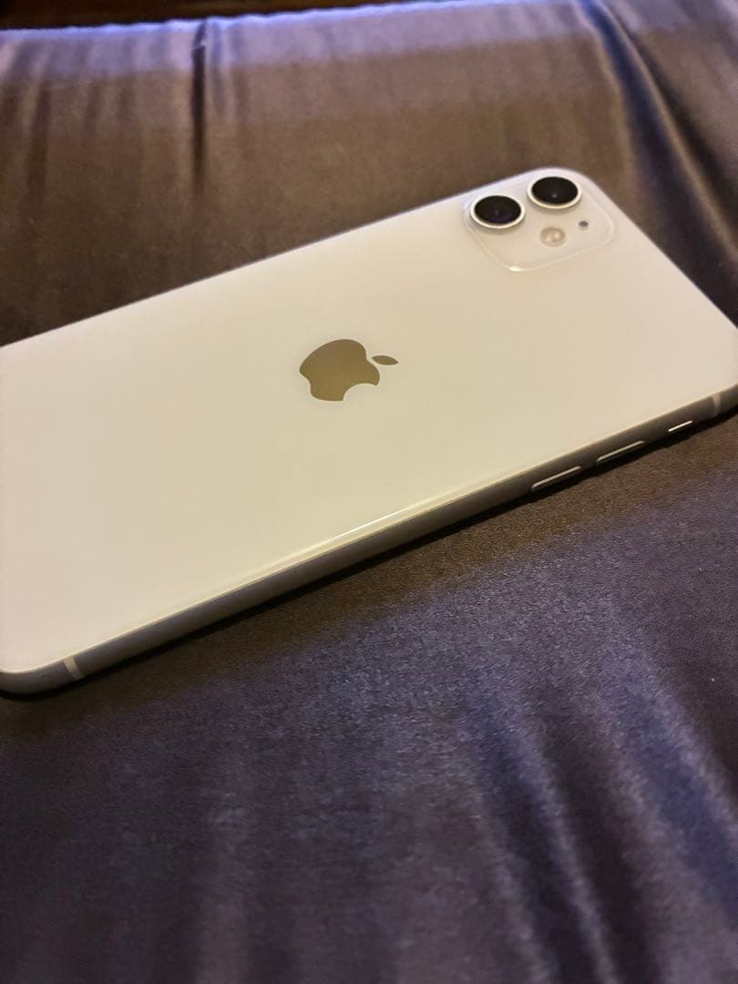 極美品 バッテリー新品100% iPhone11 128gb 箱 強化ガラスつき