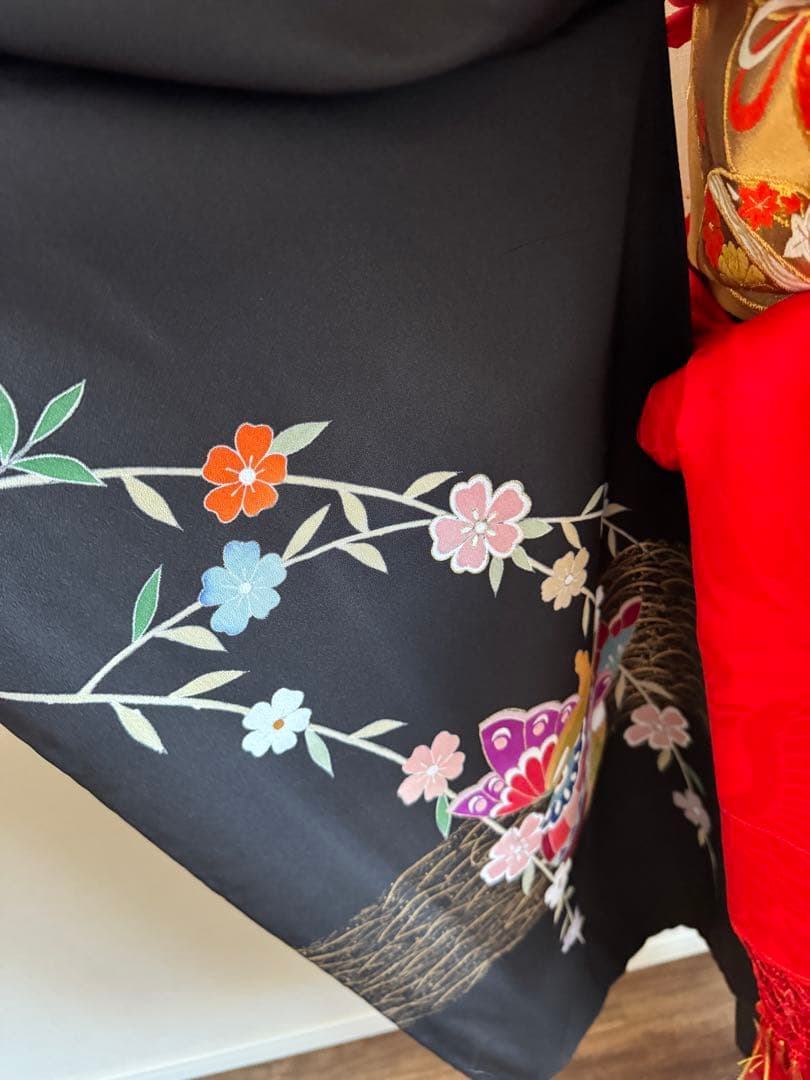 七五三に★逸品　正絹縮緬黒地に舞蝶、毱　7歳着物、袋帯のセット