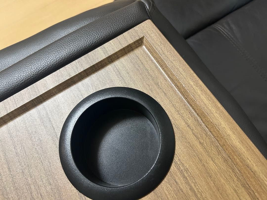 ニトリ3人掛けテーブル付き電動両側リクライニングソ ファNビリーバ