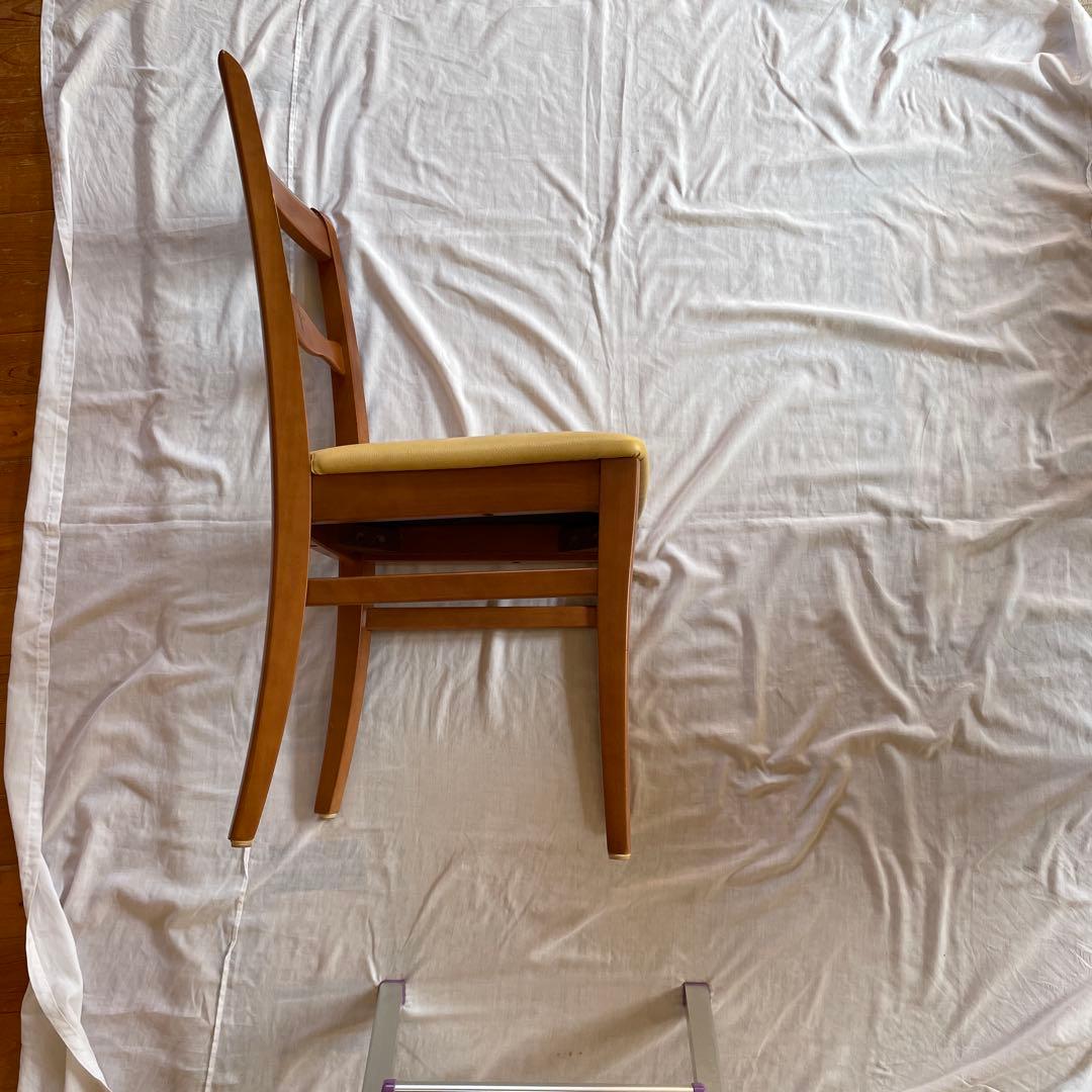 カリモク　ダイニングテーブル用の椅子（二脚）その一（送料込み）