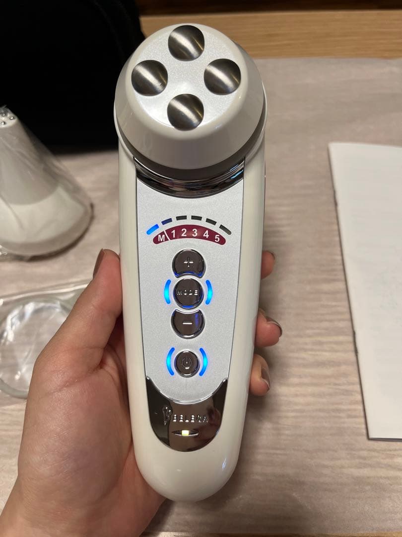 【CELL CURE】セルキュア4T PLUS 美顔器　ポーチ付