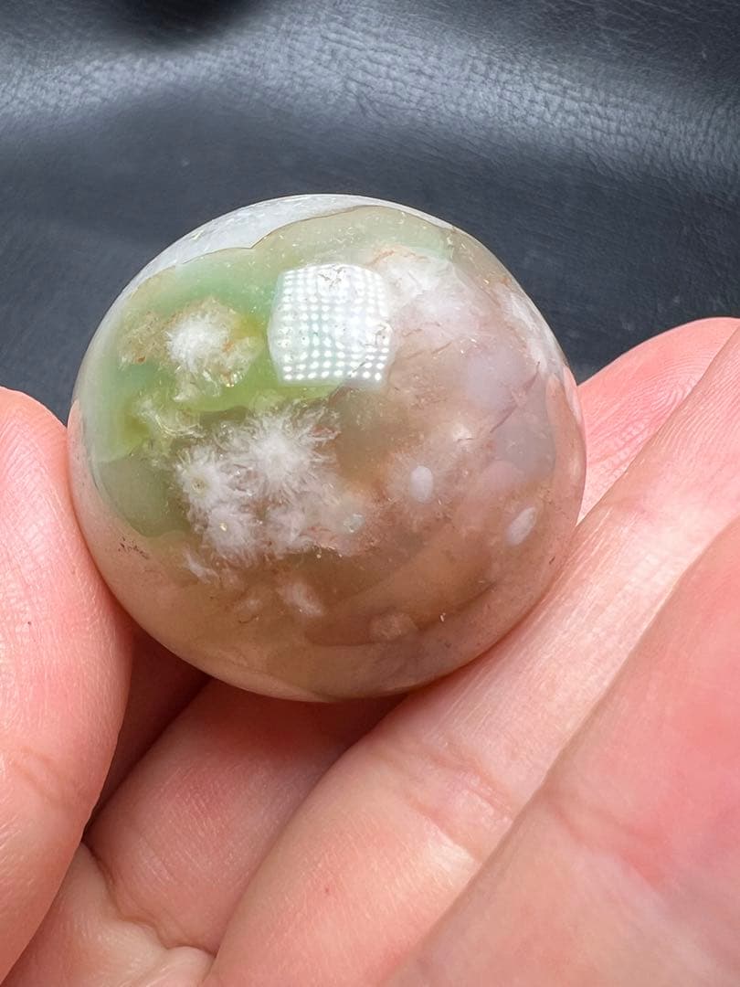 071820  32.6ミリ緑桜瑪瑙　貫通穴　結晶入り