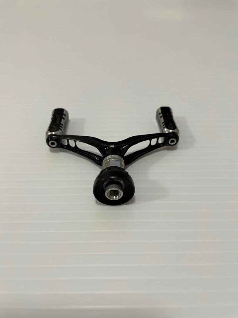 新品未使用　超軽量　ダブルハンドル　ダイワ　ブラック シルバー　34 似