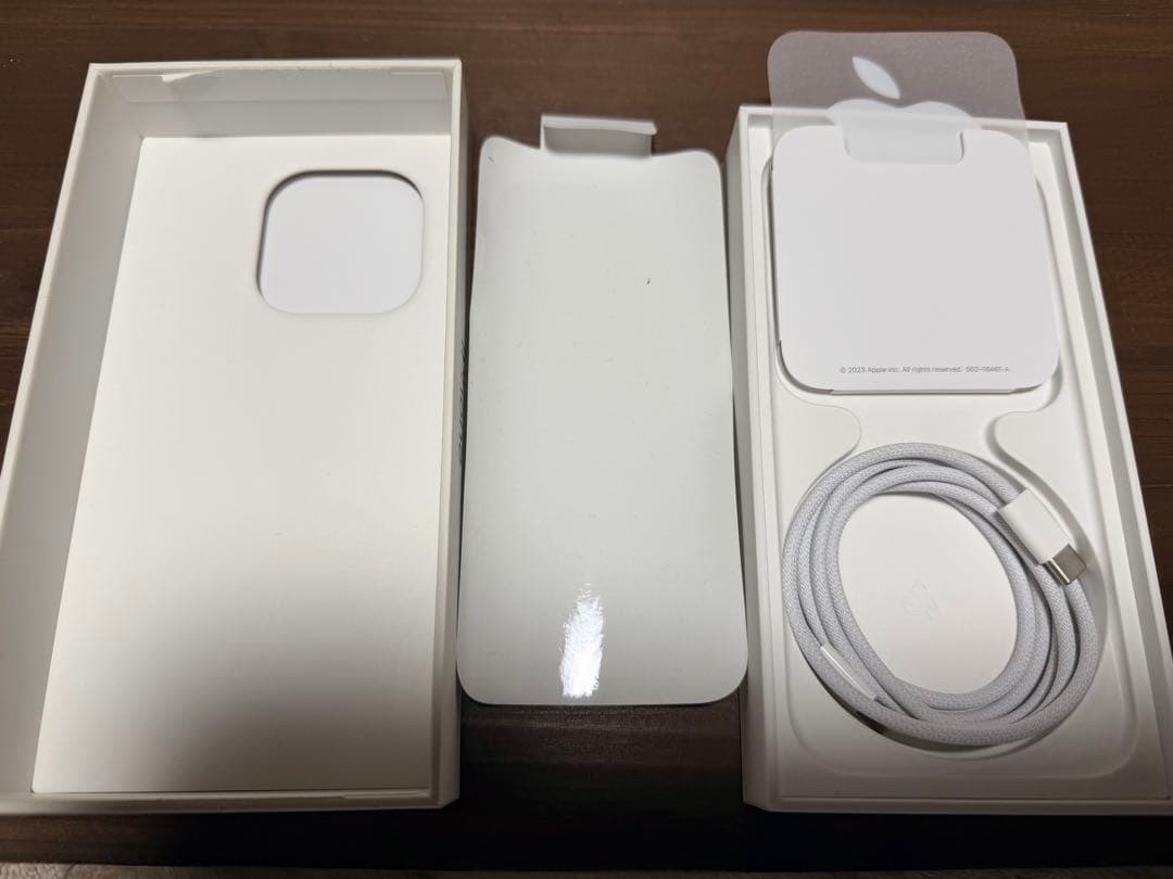 Apple iPhone 15 Pro シルバー 256GB 本体　美品