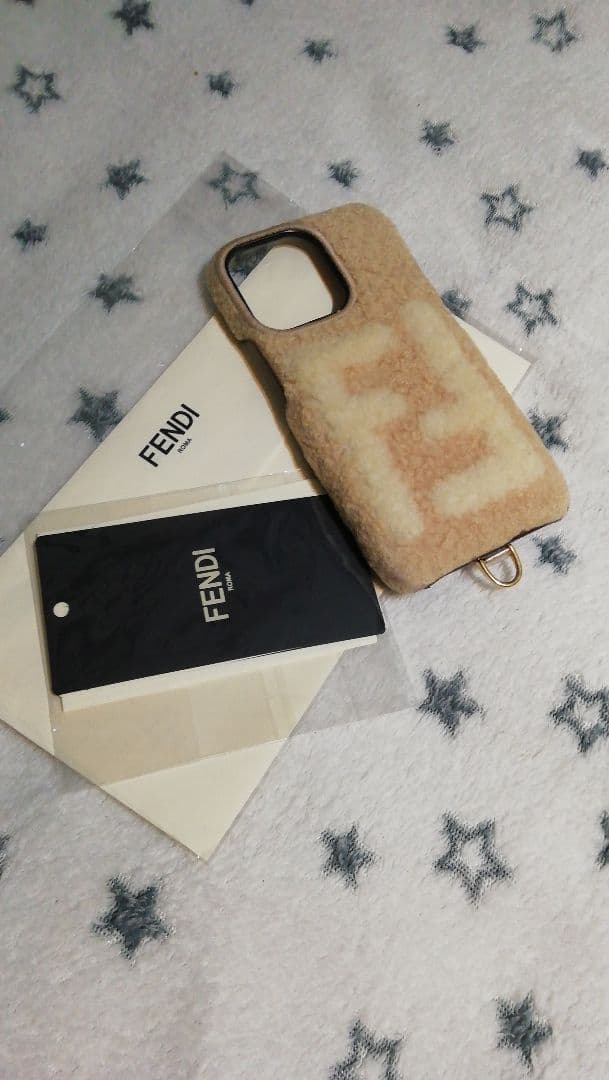 FENDI　フェンディ　ボア　モコモコ　スマホケース　iPhonePro13