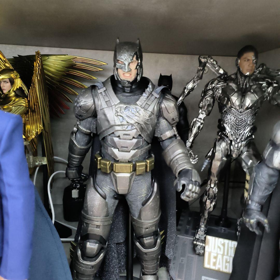 アーマードバットマン 1/6スケール フィギュア　ホットトイズ バトル ダメージ